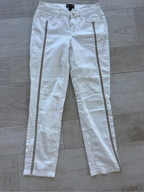 A.Z.I. Women’s White Jeans with crystal Side Stripe